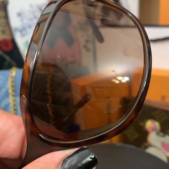 Prada Sunnies with Case - Picture 5 of 7